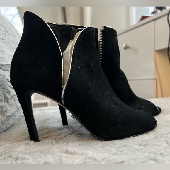 Michael Kors booties - Picture 2 of 3